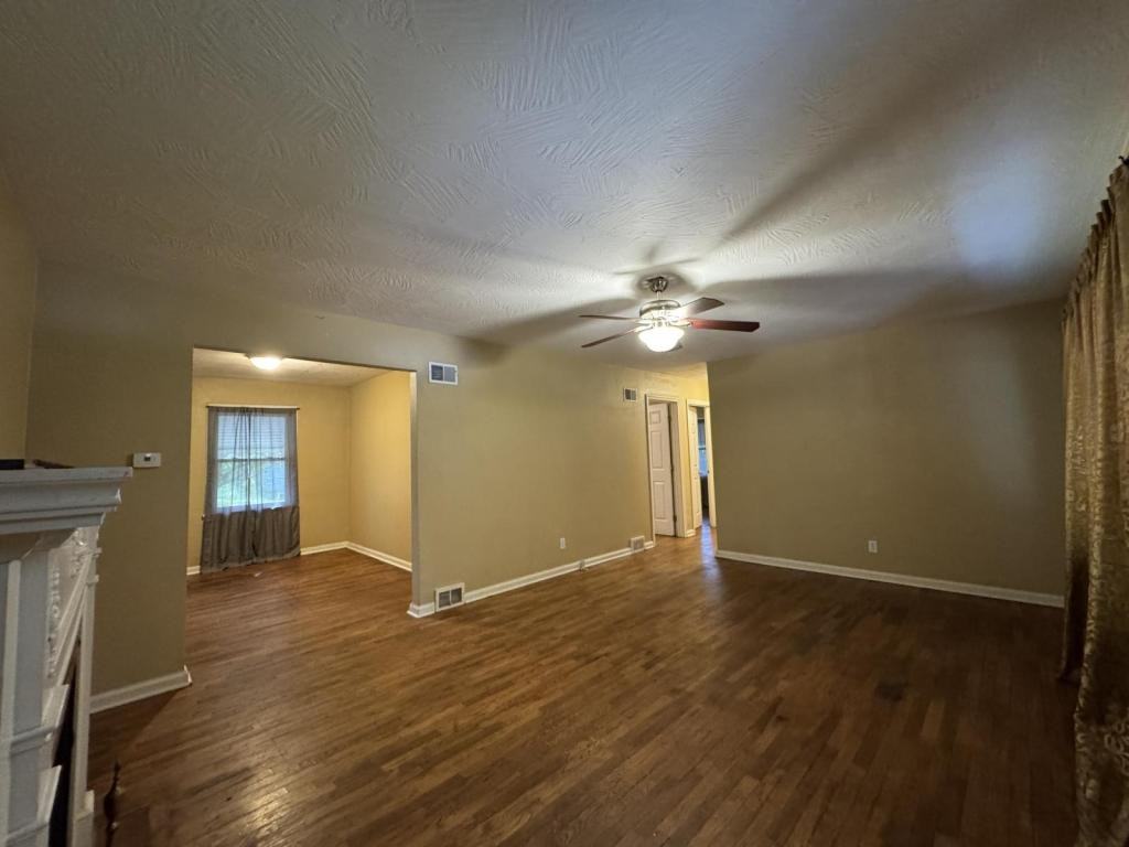 2328 East Manchester Drive - Photo 2 of 18