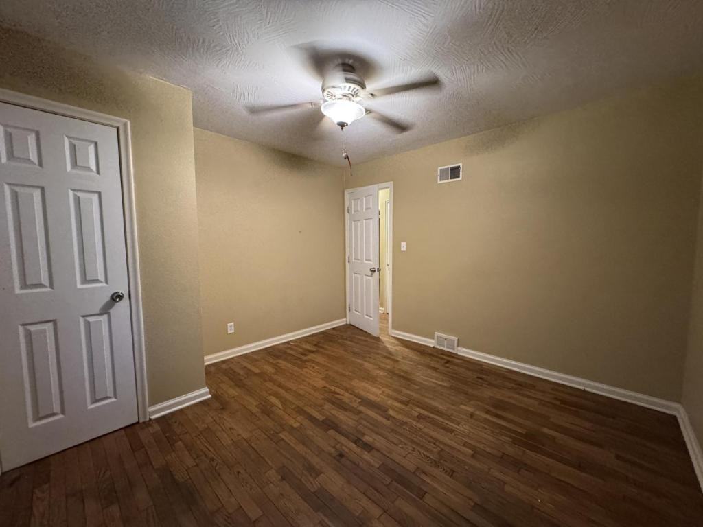 2328 East Manchester Drive - Photo 5 of 18