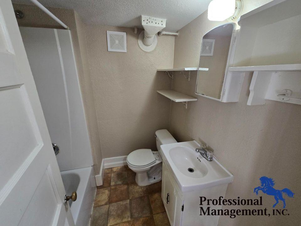 130 Custer Ave #3 - Photo 5 of 5