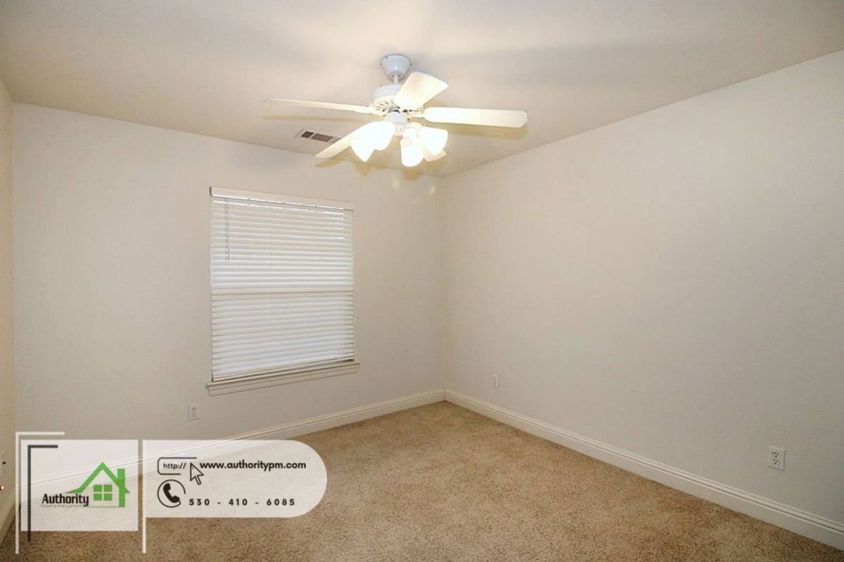 3377 Heritagetown Dr - Photo 3 of 10