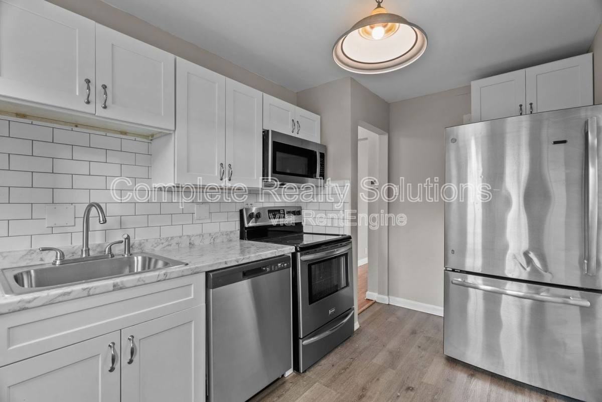 7557 Haywood Dr - Photo 2 of 10