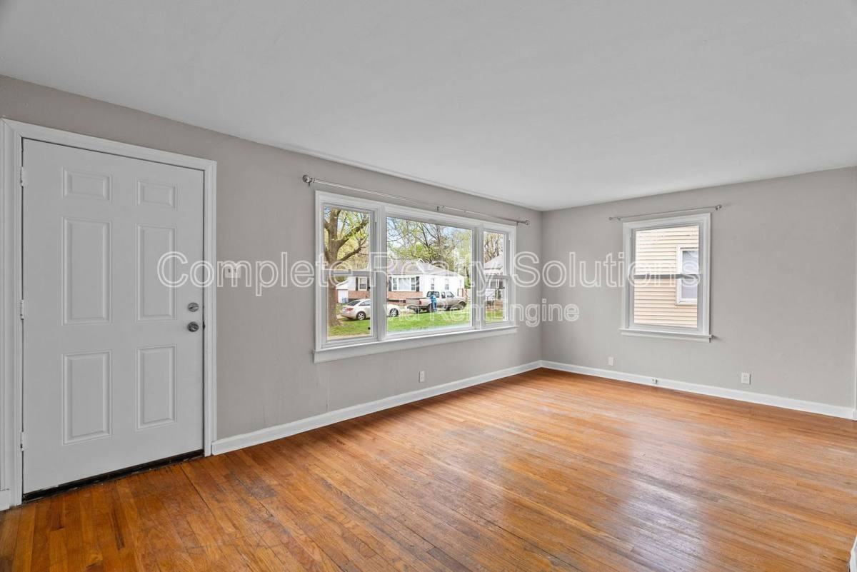 7557 Haywood Dr - Photo 3 of 10