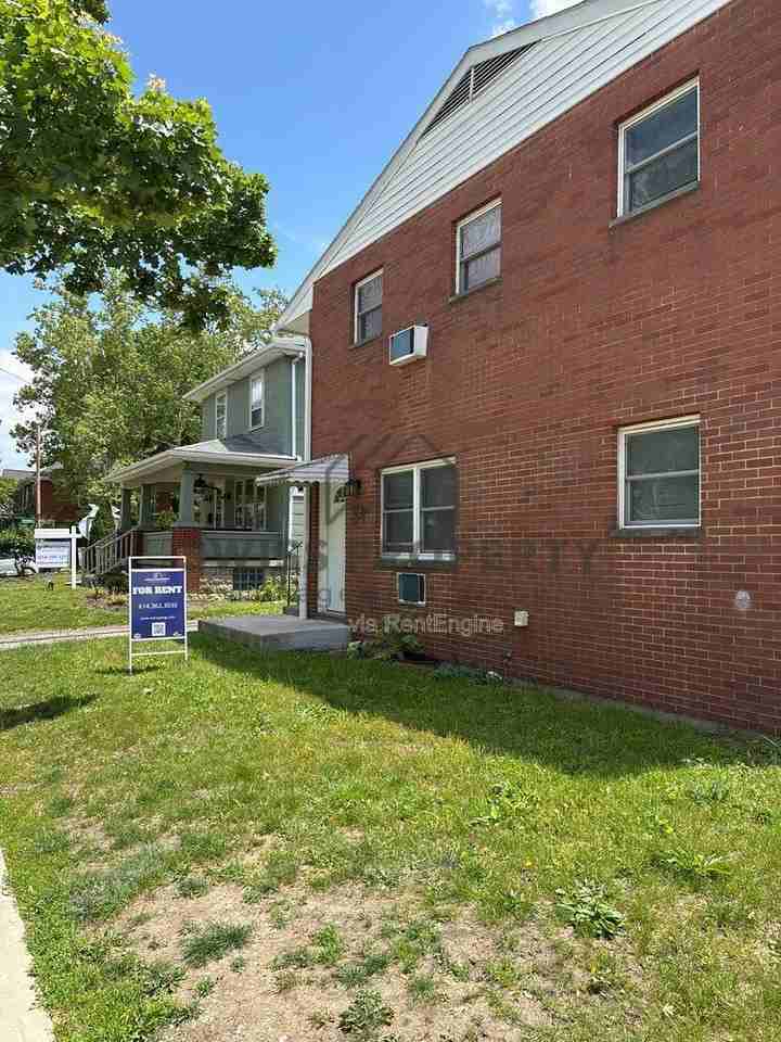 1729 W 3rd Ave #A - Photo 3 of 10