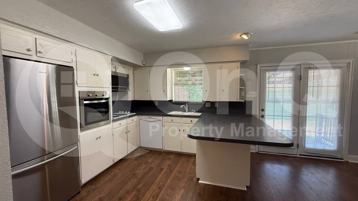 8347 Lullwater Dr - Photo 3 of 10