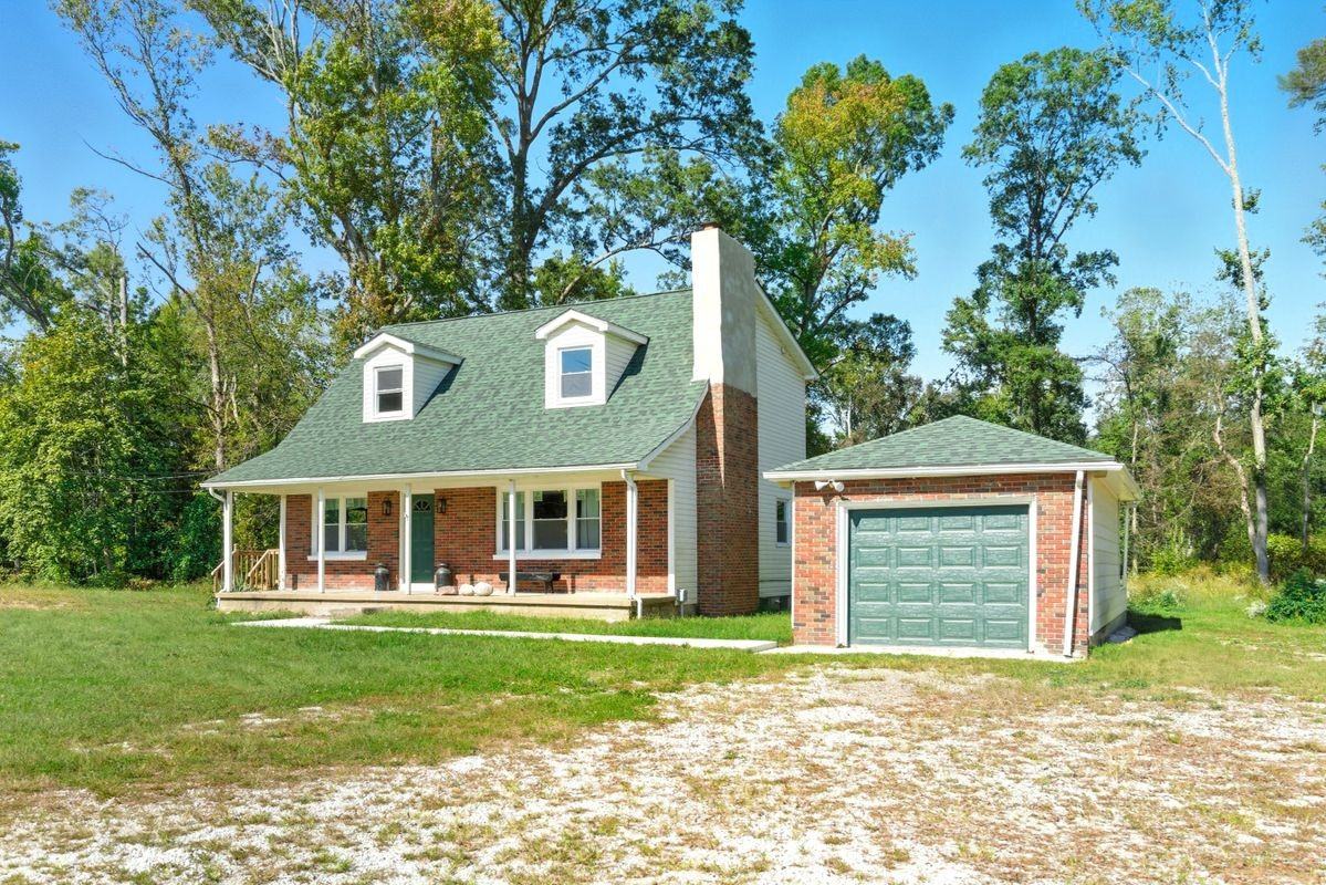 2092 Main Rd - Photo 2 of 25