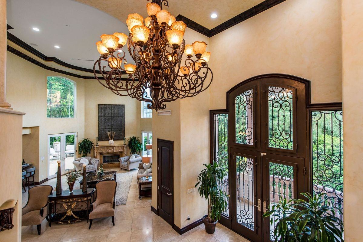 1441 Robmar Dr - Photo 4 of 42