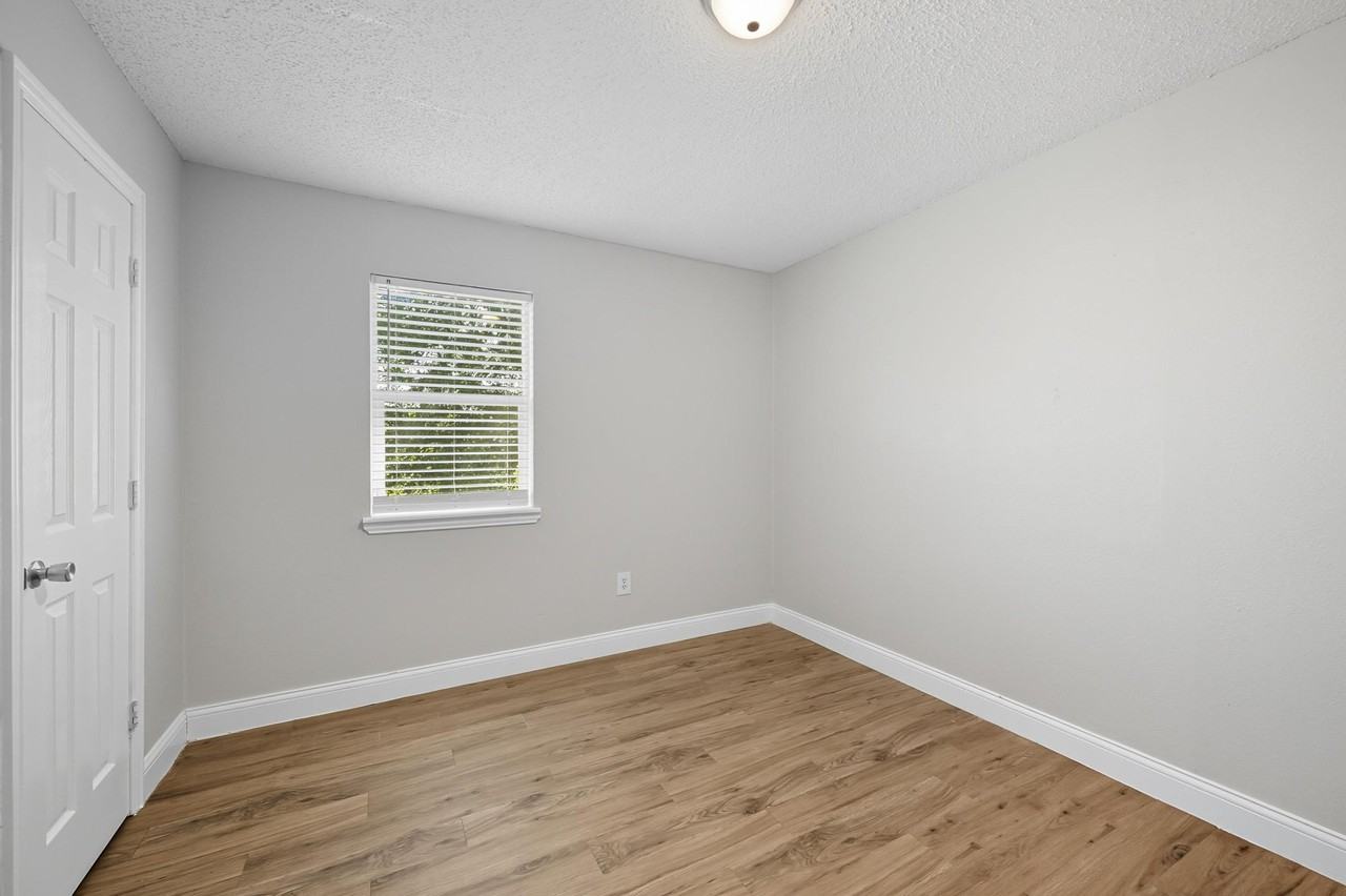 1166 N Business - Photo 2 of 18