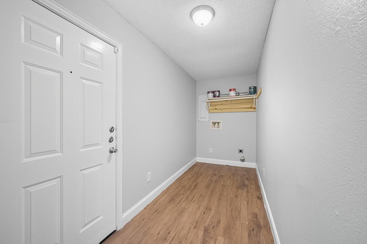 1166 N Business - Photo 2 of 18