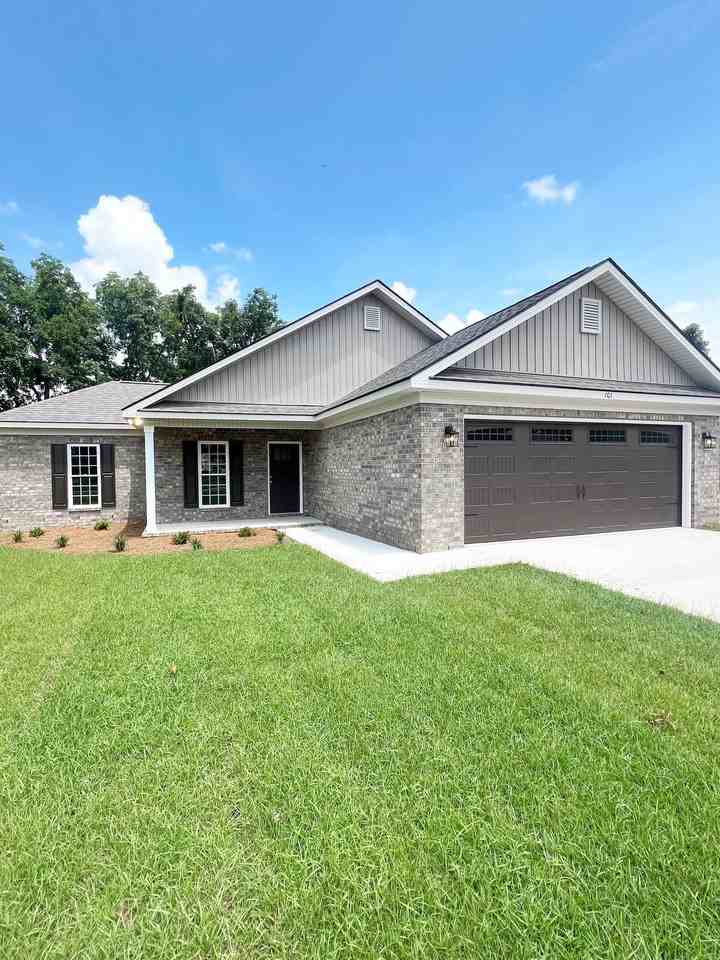 207 Silverthorn Dr - Photo 3 of 11