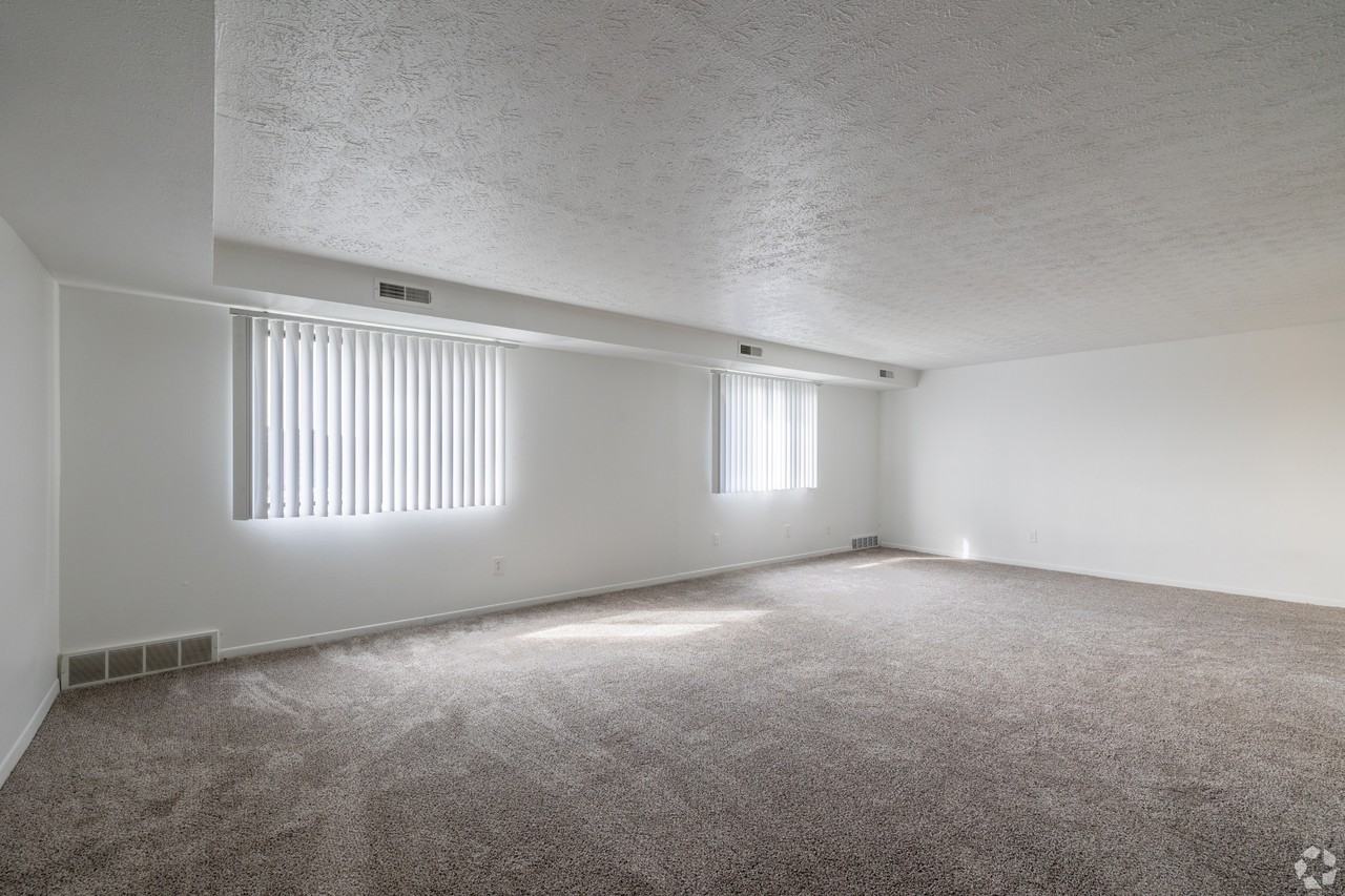 Carlyle Tower Apartments - Photo 7 of 39