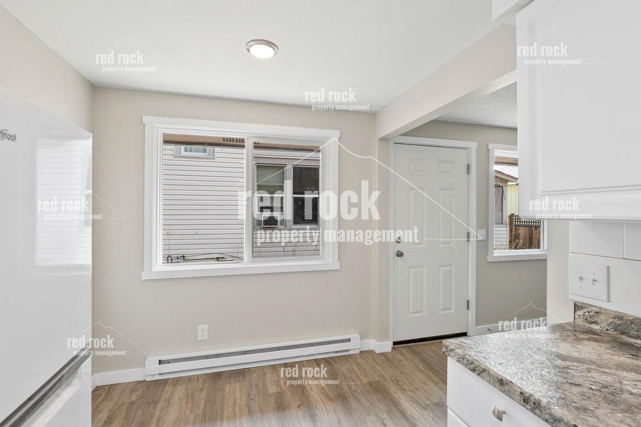 2422 E Diamond Ave #1 - Photo 4 of 20