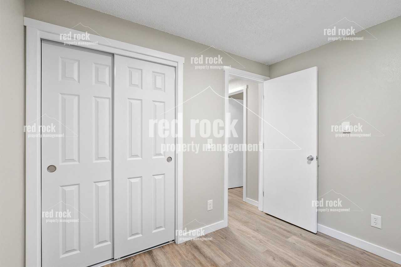 2422 E Diamond Ave #1 - Photo 6 of 20