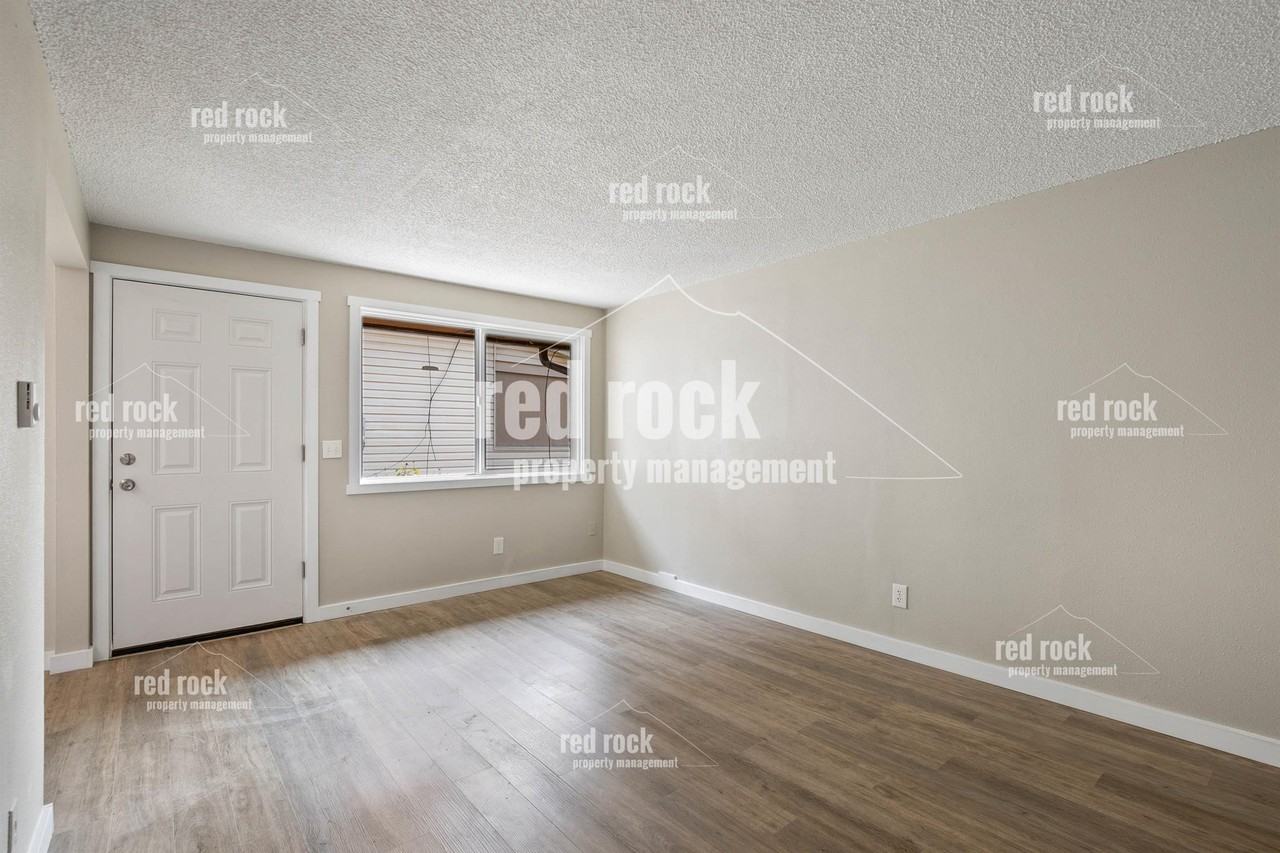 2422 E Diamond Ave #1 - Photo 2 of 20