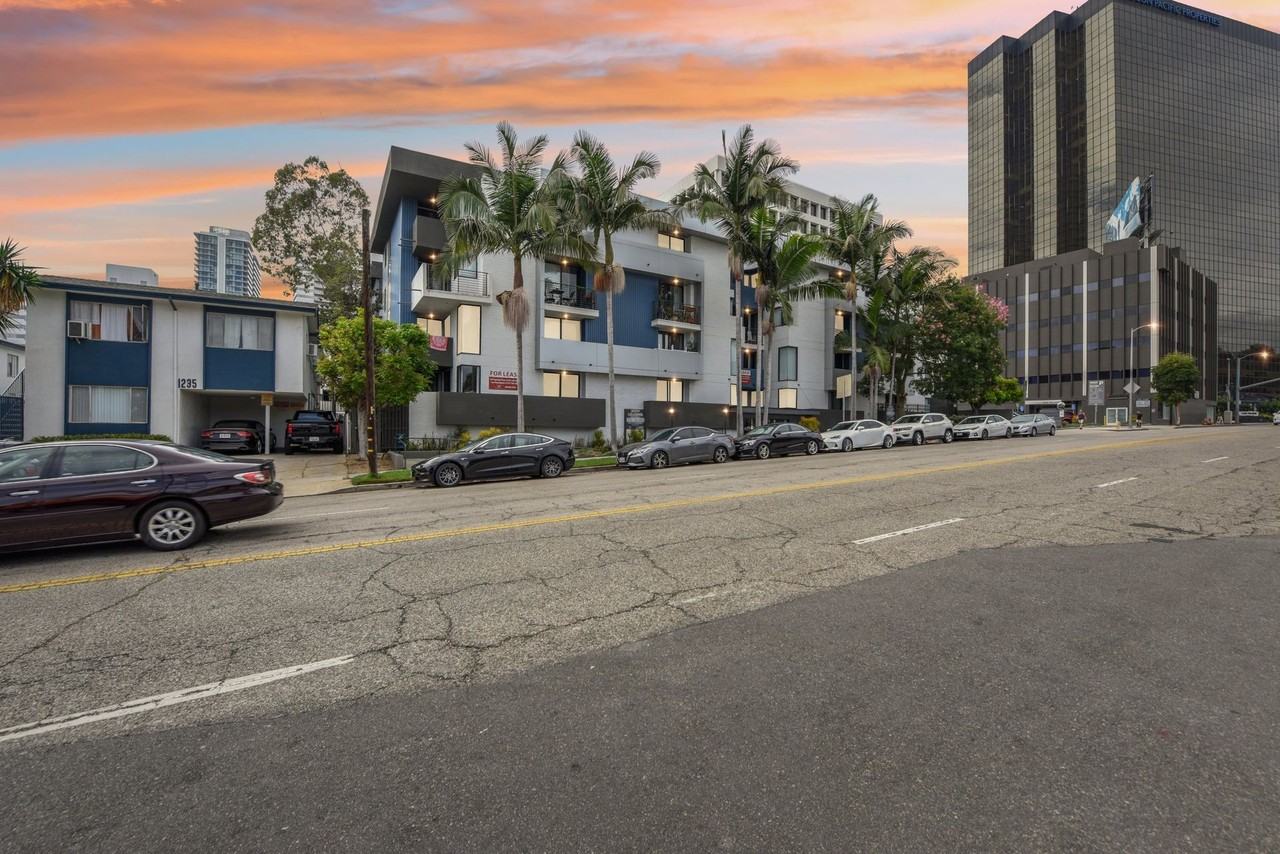 1223 Federal Ave - Photo 2 of 16