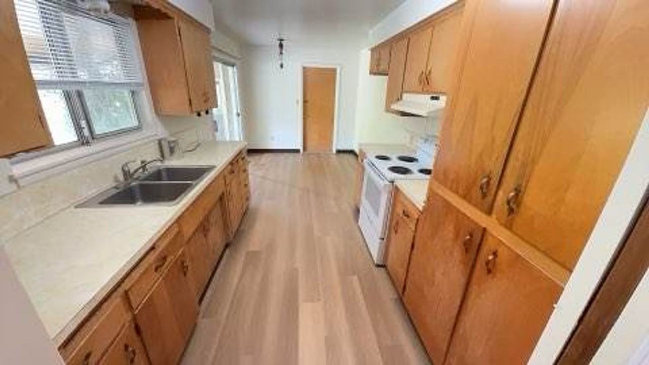 11930 Bow Ln - Photo 2 of 23