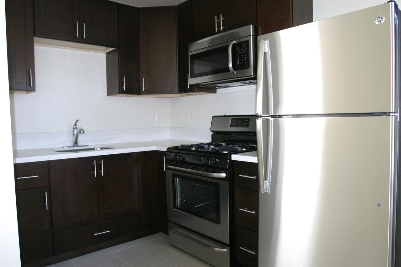 1148 Reed Ave - Photo 2 of 11