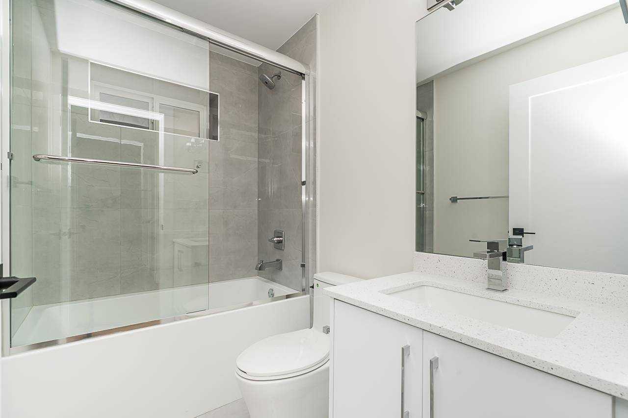 801 168 St - Photo 3 of 6