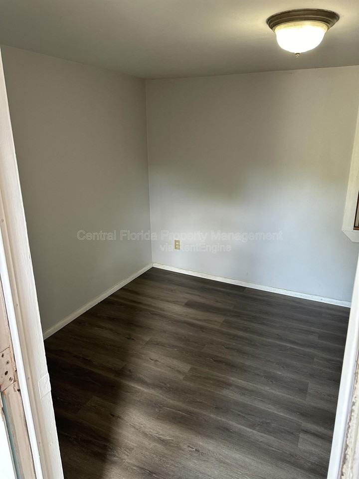 1233 Virginia Drive - Photo 4 of 11