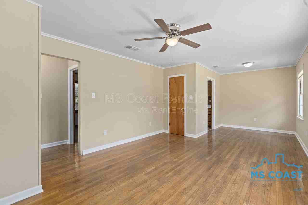 2050 North Dr - Photo 3 of 18