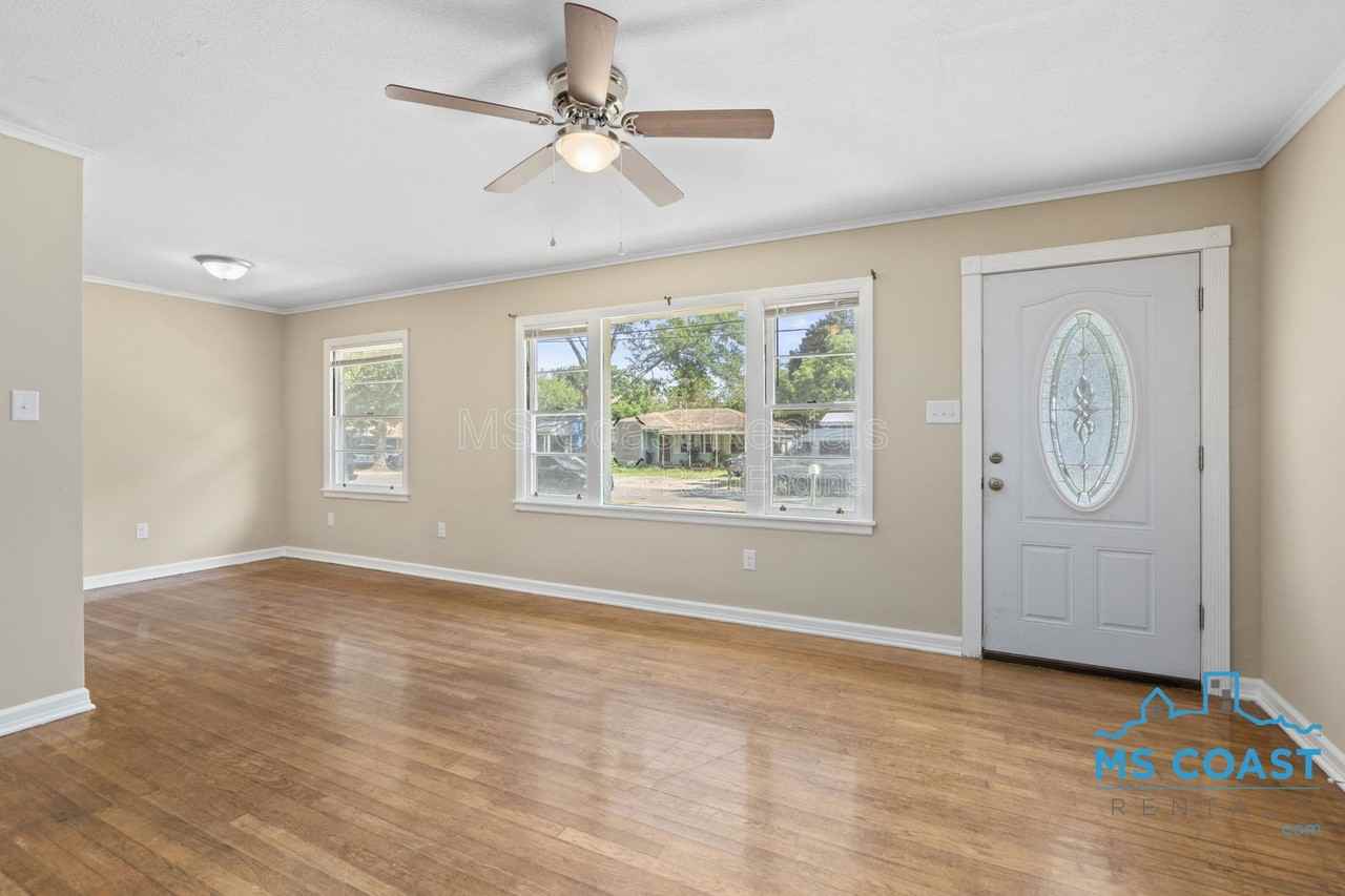 2050 North Dr - Photo 4 of 18