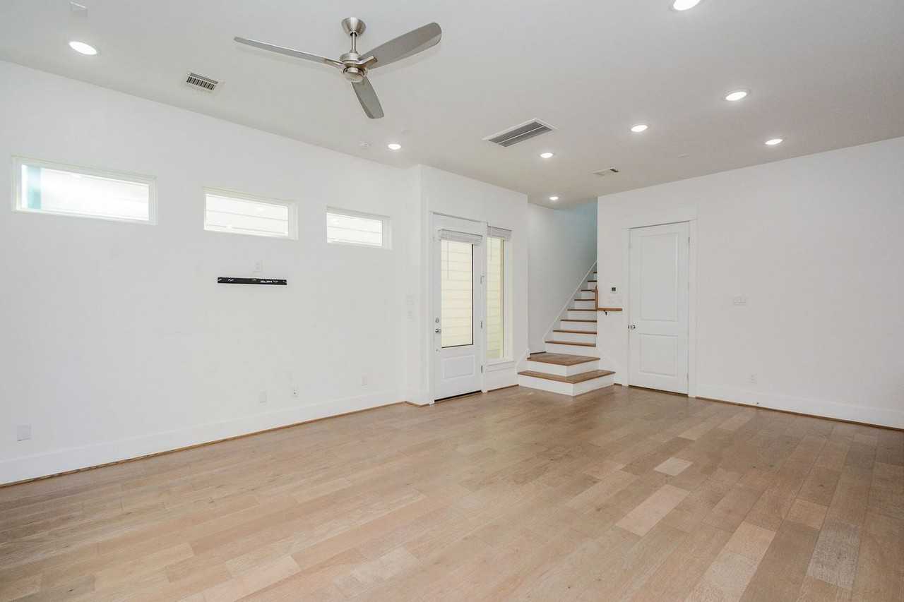 310 Cyclamen St - Photo 4 of 32