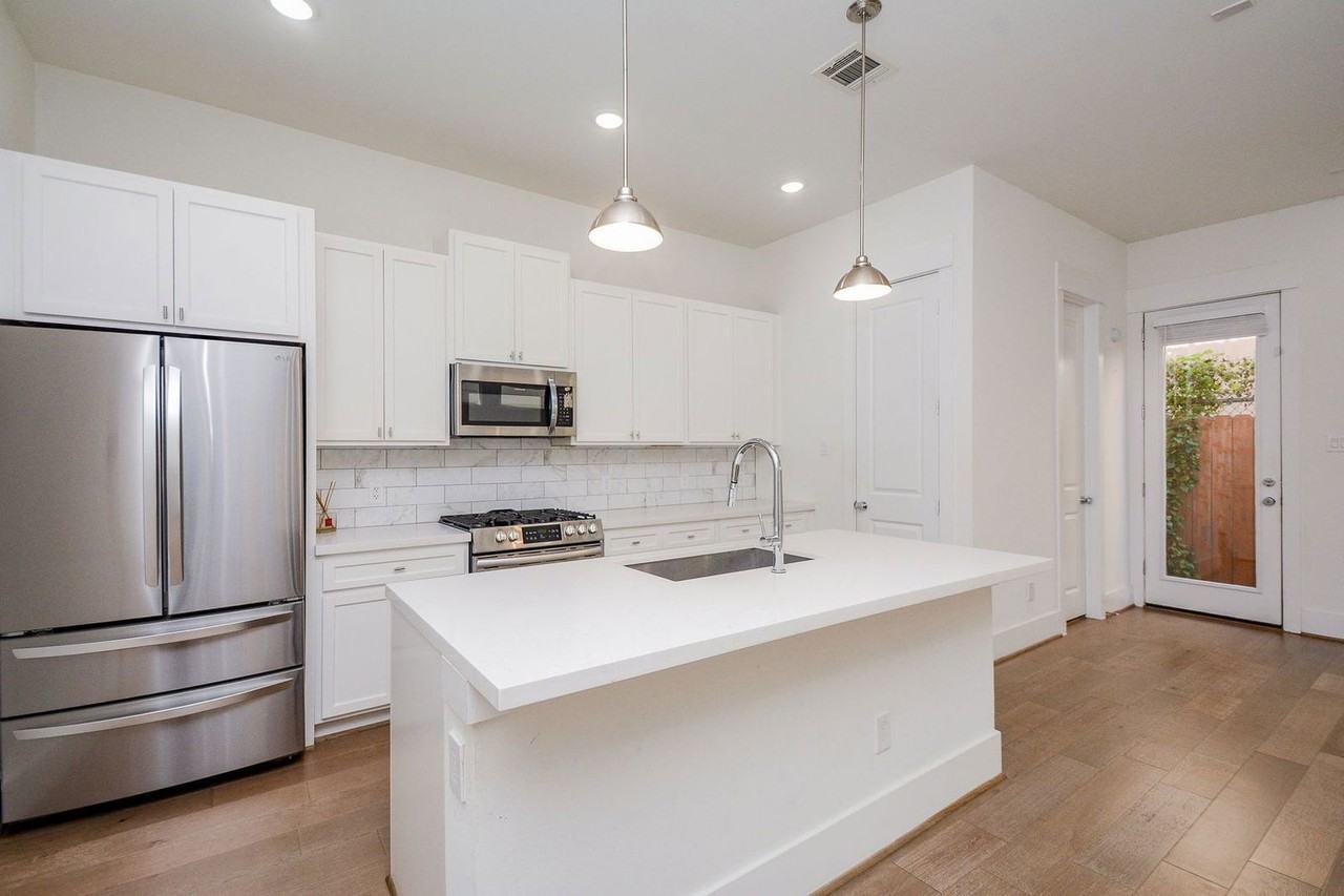 310 Cyclamen St - Photo 7 of 32