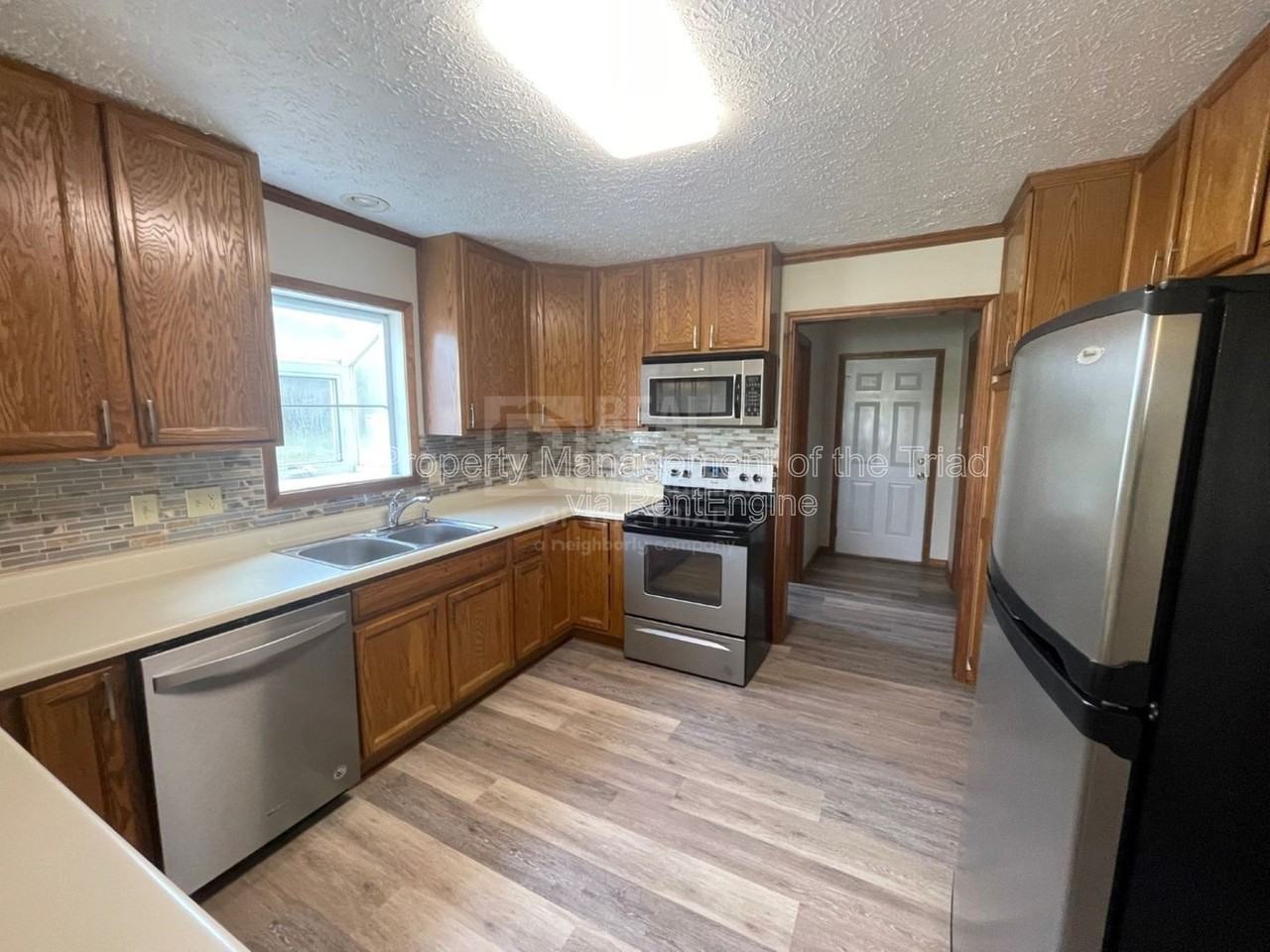 6660 Alamance County Line Rd - Photo 7 of 20