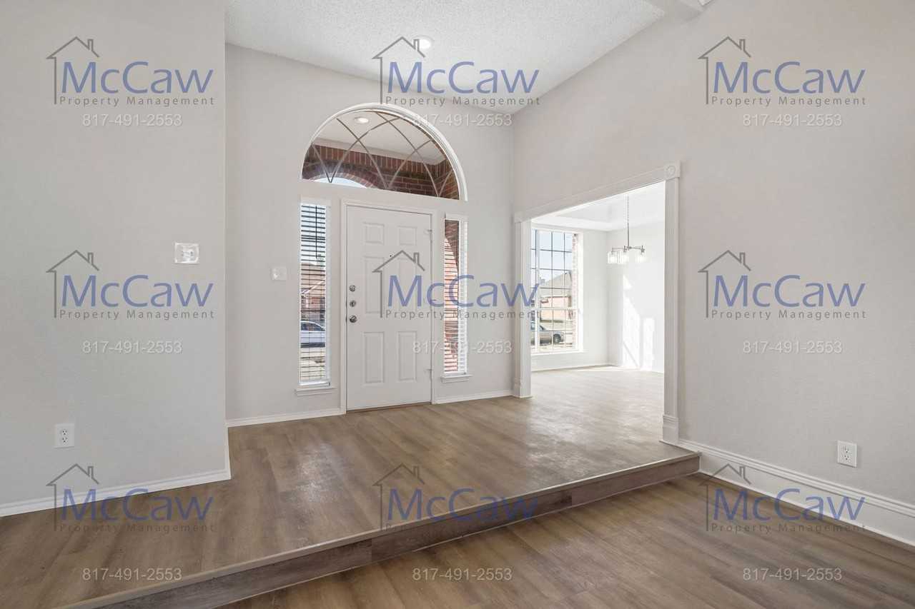 2314 Stillwater Dr - Photo 4 of 16