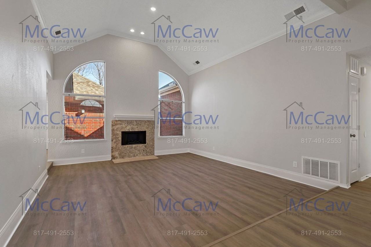 2314 Stillwater Dr - Photo 3 of 16