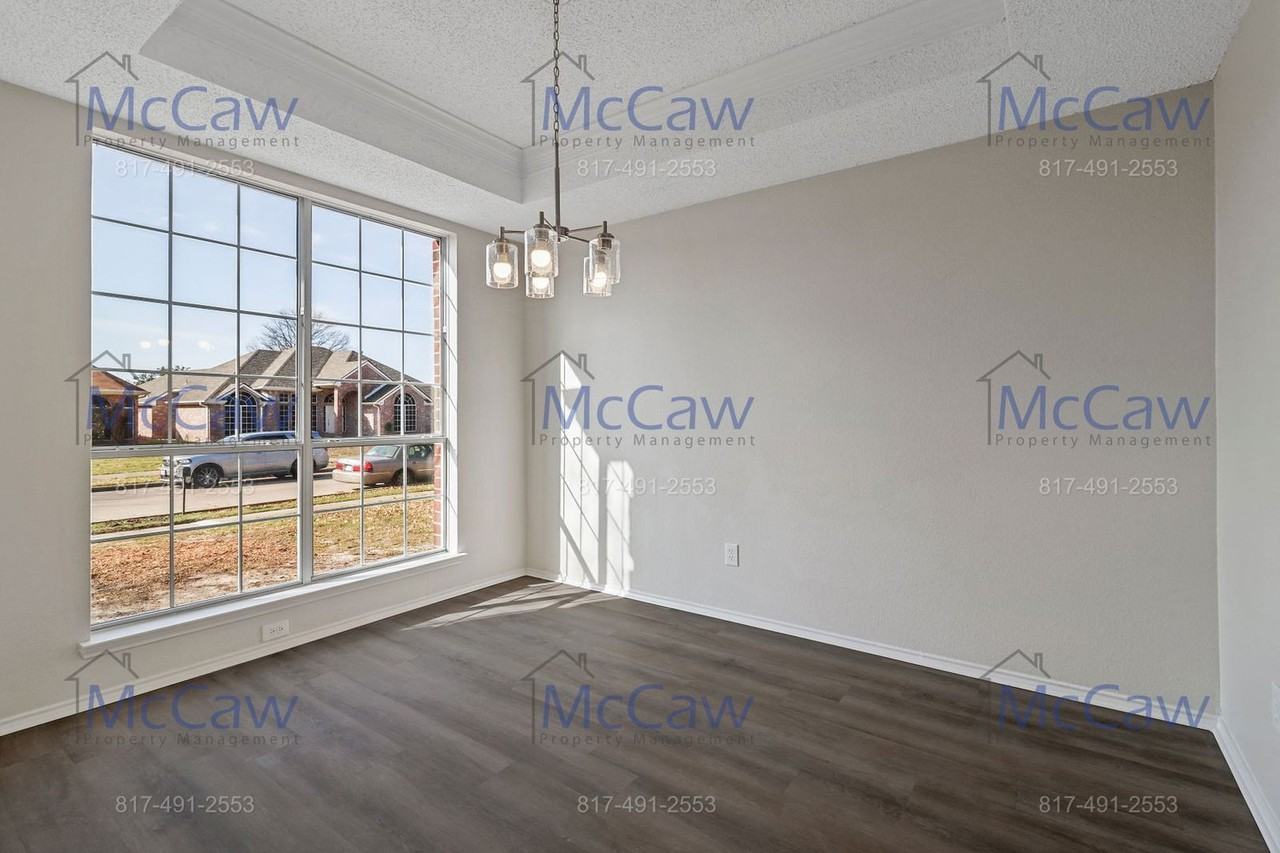 2314 Stillwater Dr - Photo 5 of 16