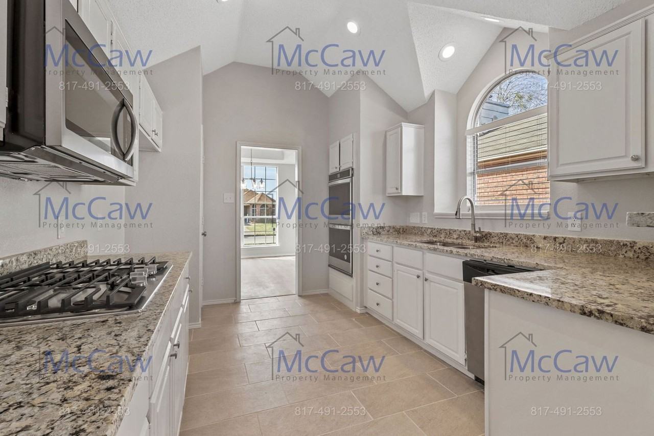 2314 Stillwater Dr - Photo 6 of 16