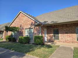 featured image of 2109 Columbus Ave #B