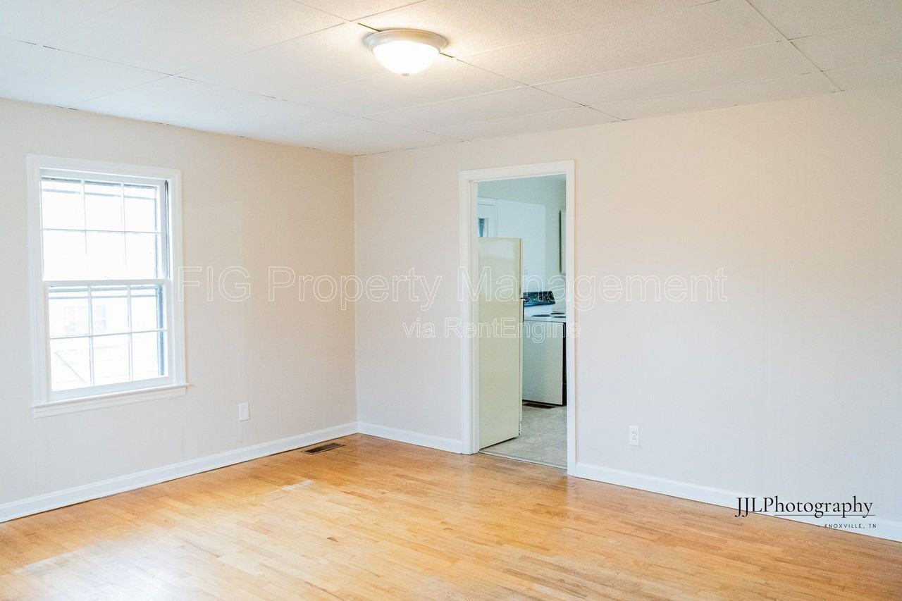 716 East Oldham Avenue - Photo 4 of 18