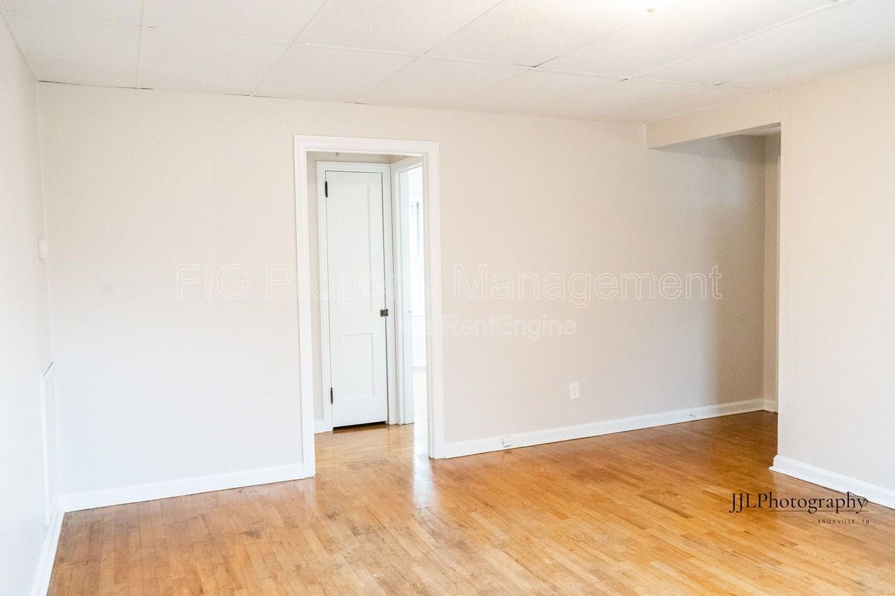 716 East Oldham Avenue - Photo 5 of 18