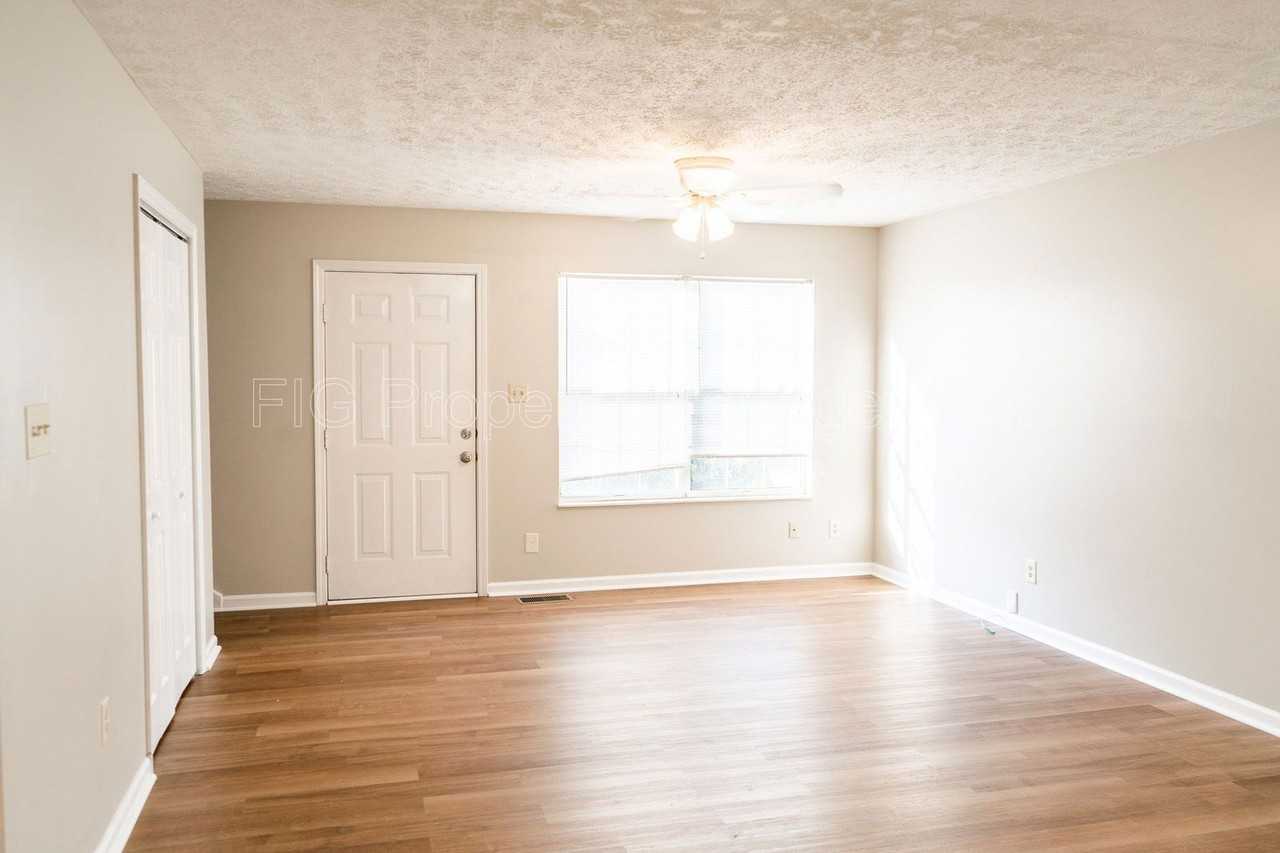 2519 Cedar Lane Northeast #1 - Photo 3 of 21