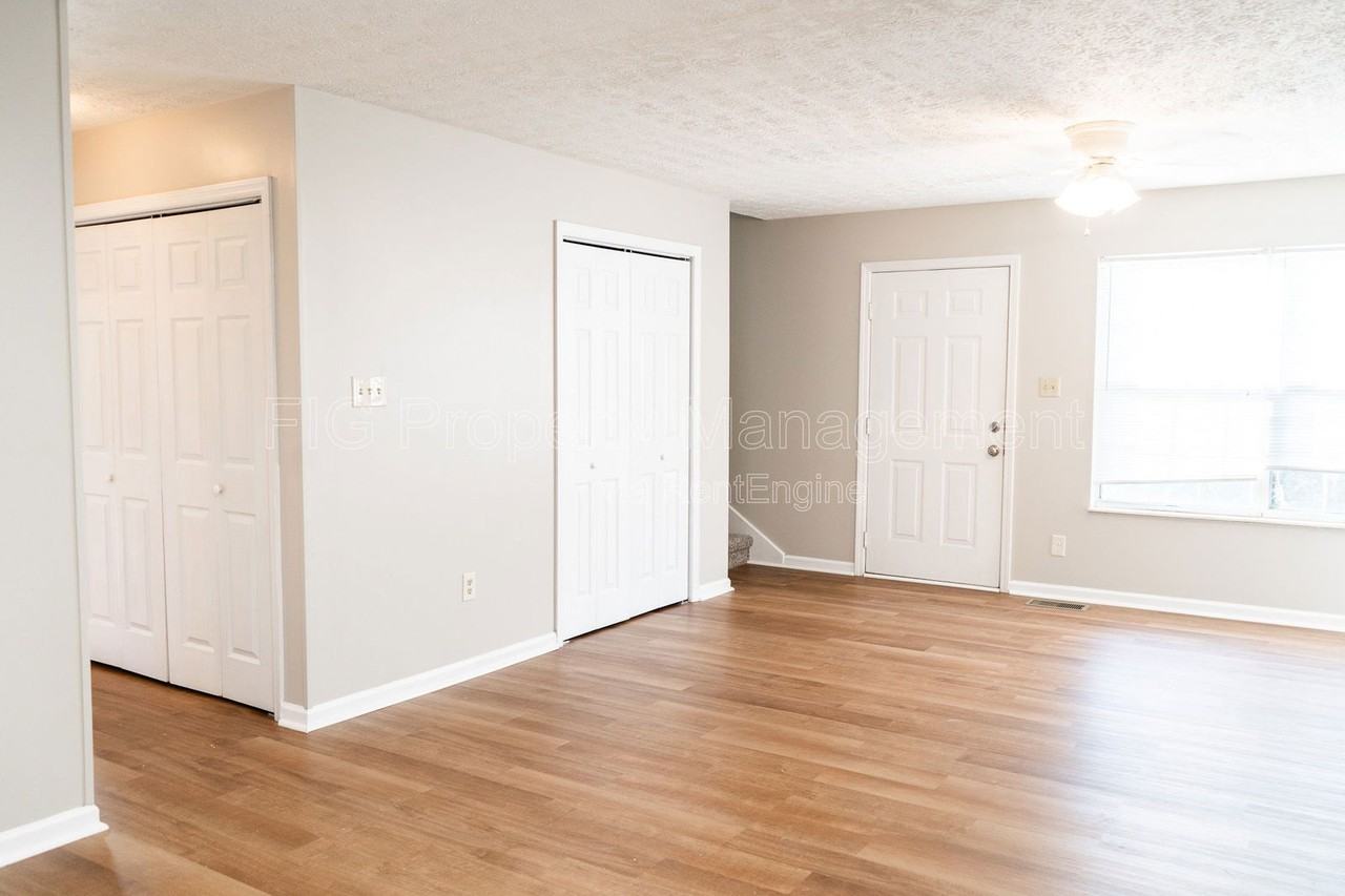 2519 Cedar Lane Northeast #1 - Photo 4 of 21