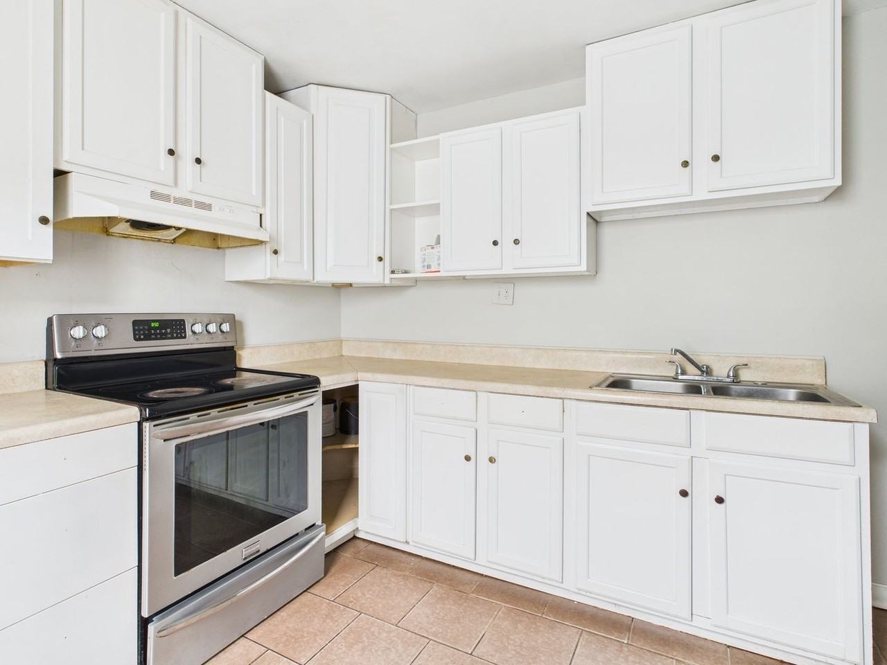 4707 Castlewood Rd - Photo 5 of 16