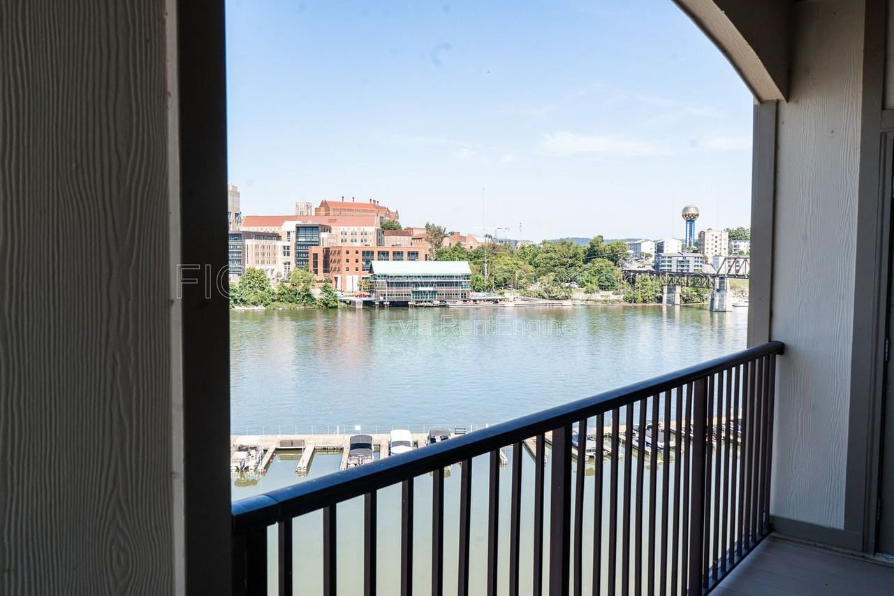 445 W Blount Ave #511 - Photo 2 of 21