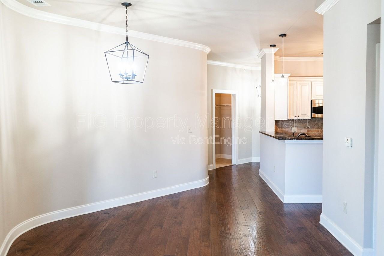 445 W Blount Ave #511 - Photo 5 of 21