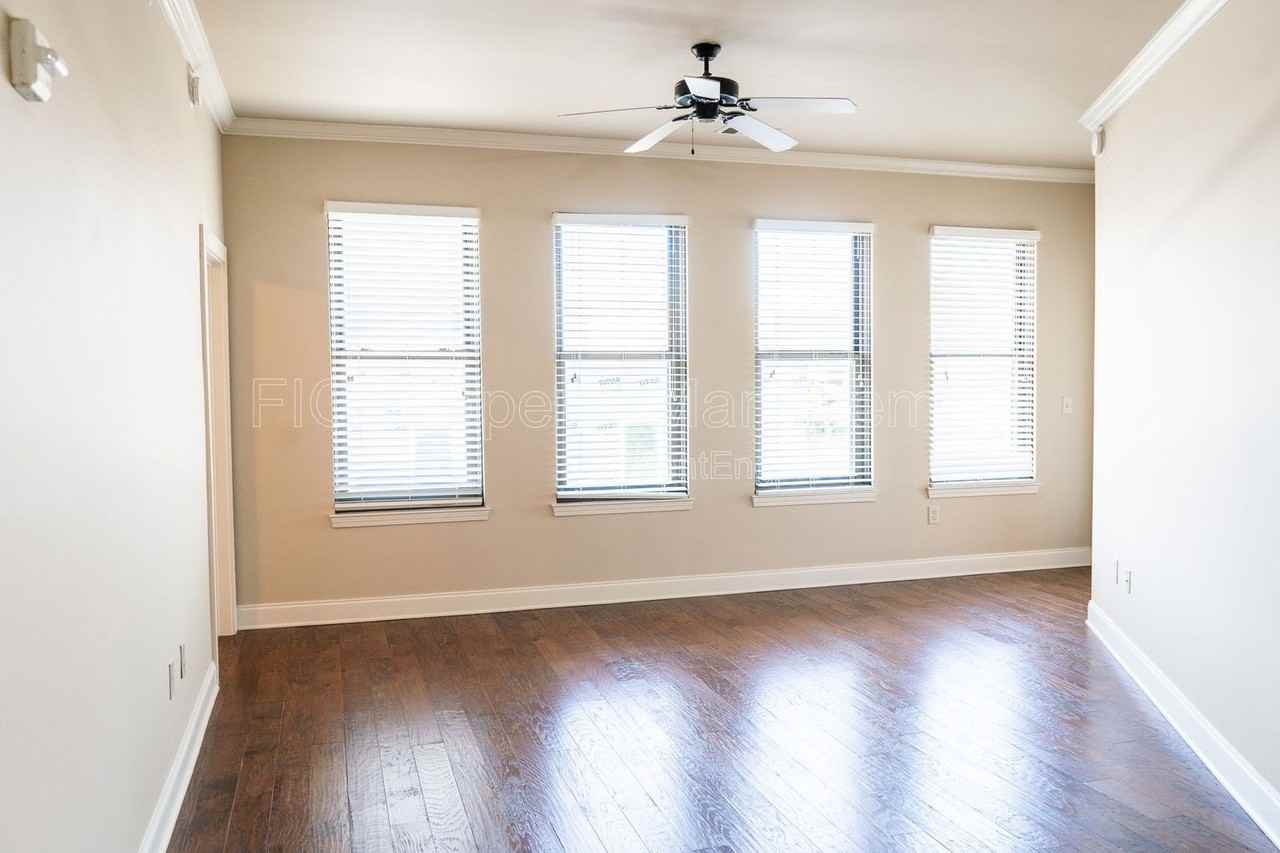 445 W Blount Ave #511 - Photo 6 of 21