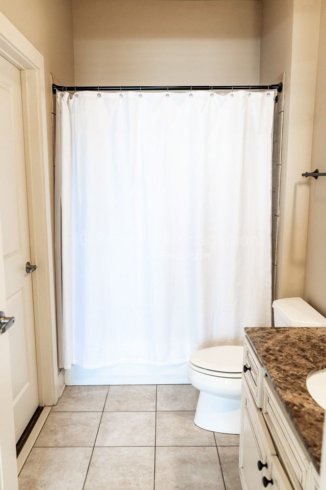 445 W Blount Ave #511 - Photo 7 of 21