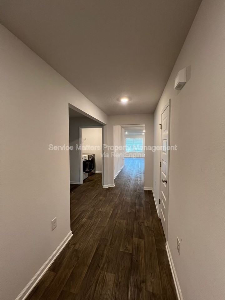 5740 Guinevere Ln - Photo 5 of 36