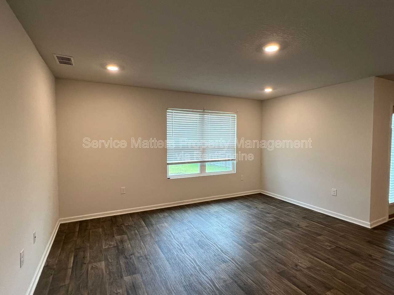 5740 Guinevere Ln - Photo 7 of 36