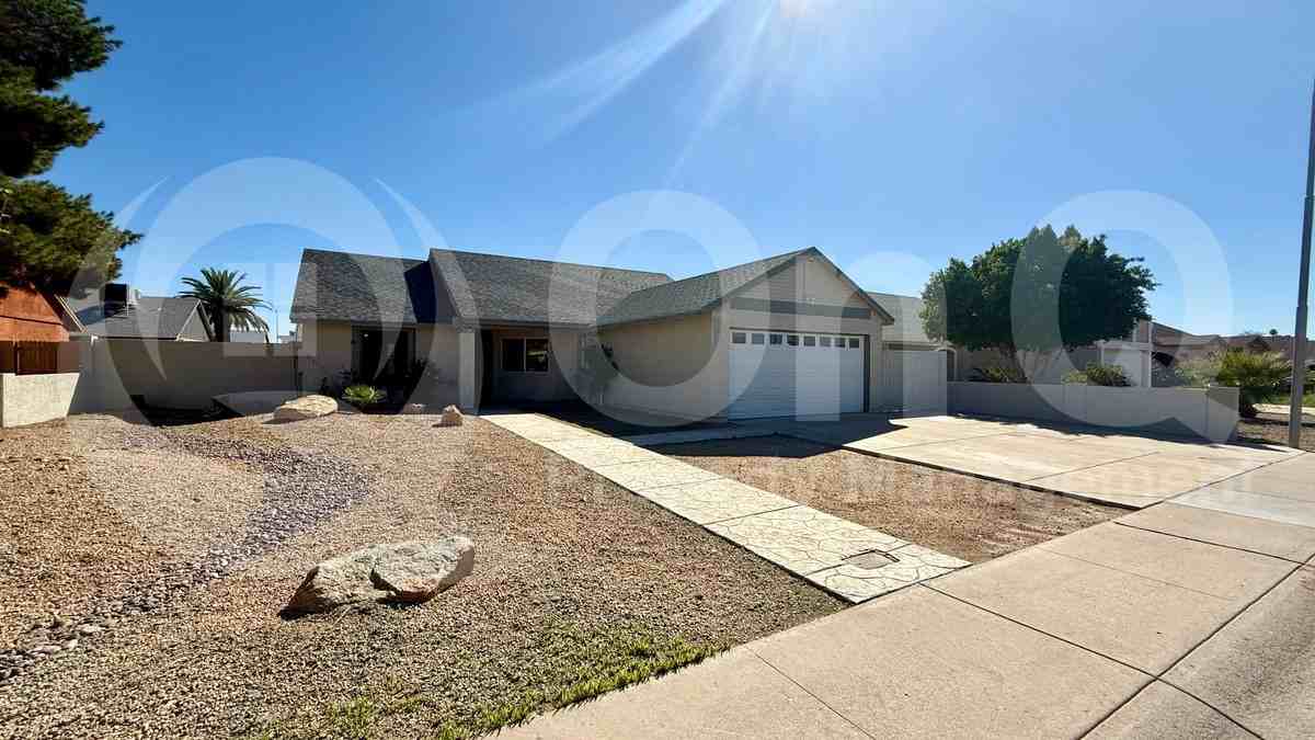 7205 West Krall Street - Photo 2 of 19