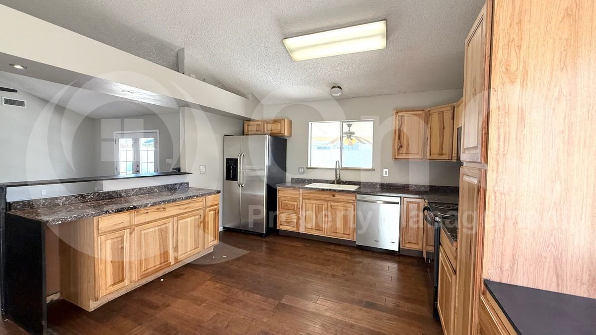 7205 West Krall Street - Photo 4 of 19