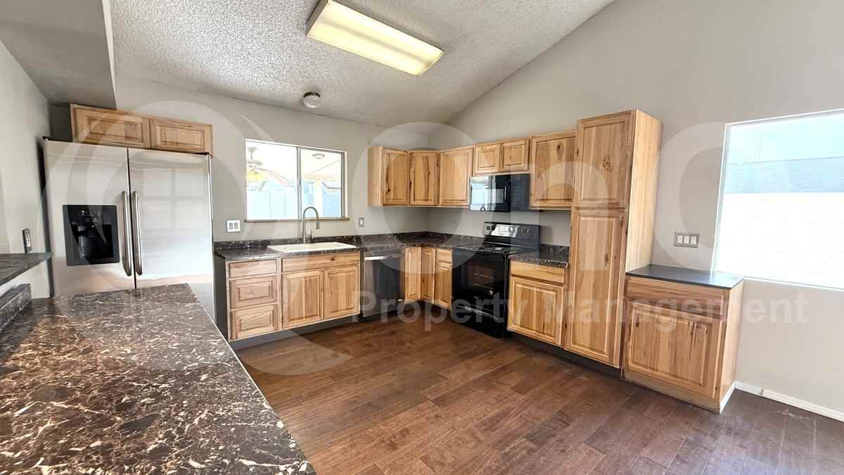 7205 West Krall Street - Photo 5 of 19