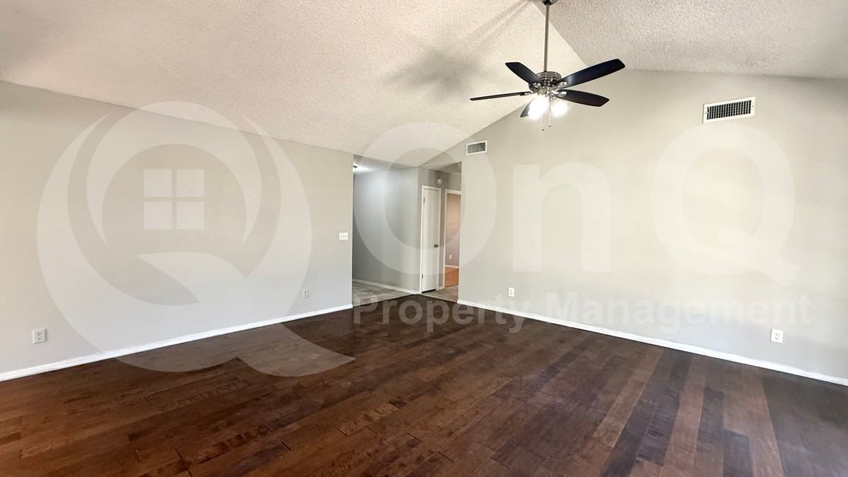 7205 West Krall Street - Photo 7 of 19