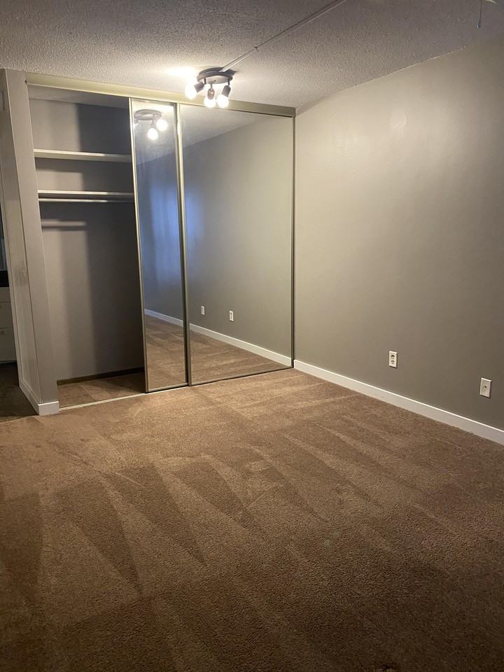 946 Westbrooke Way #1 - Photo 2 of 10