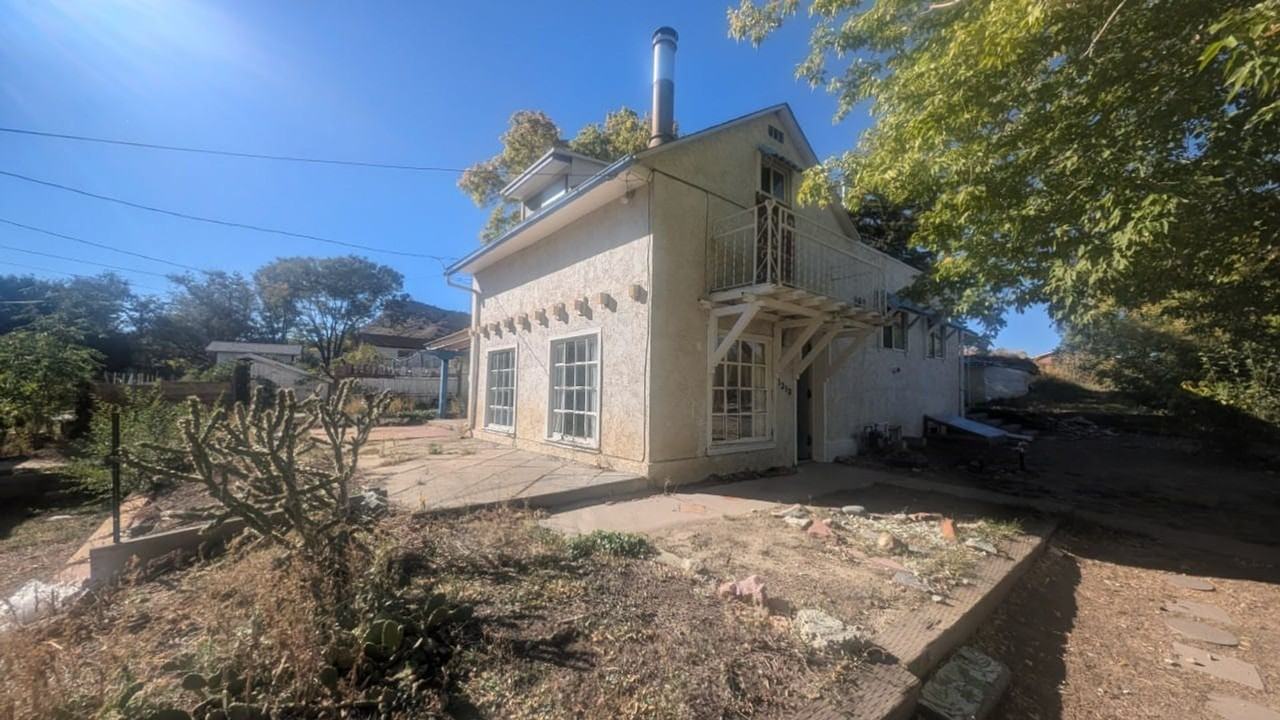 1213 San Luis St - Photo 2 of 14