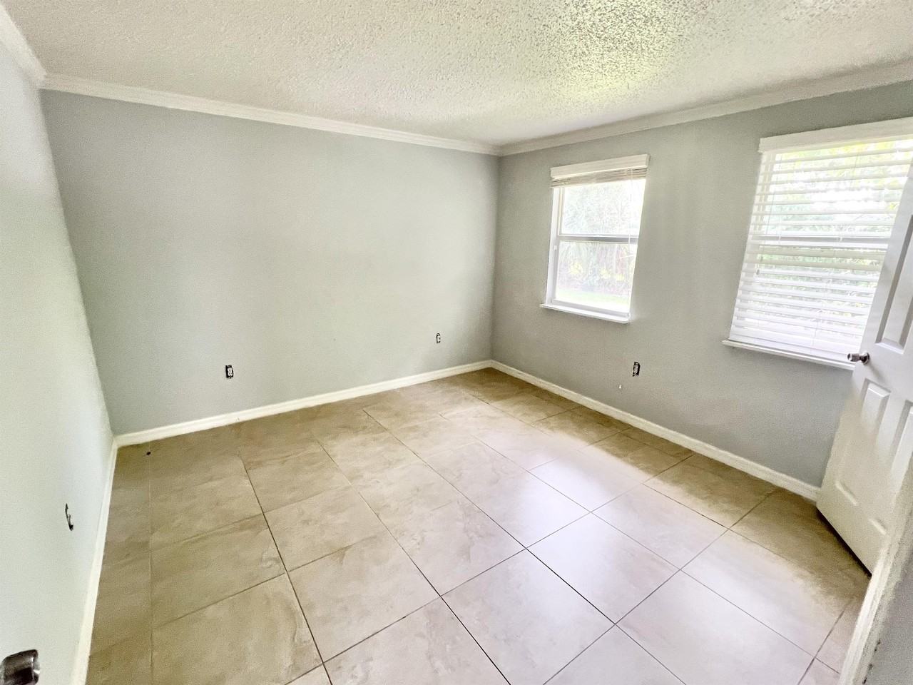 824 96th Ave N #B - Photo 4 of 16